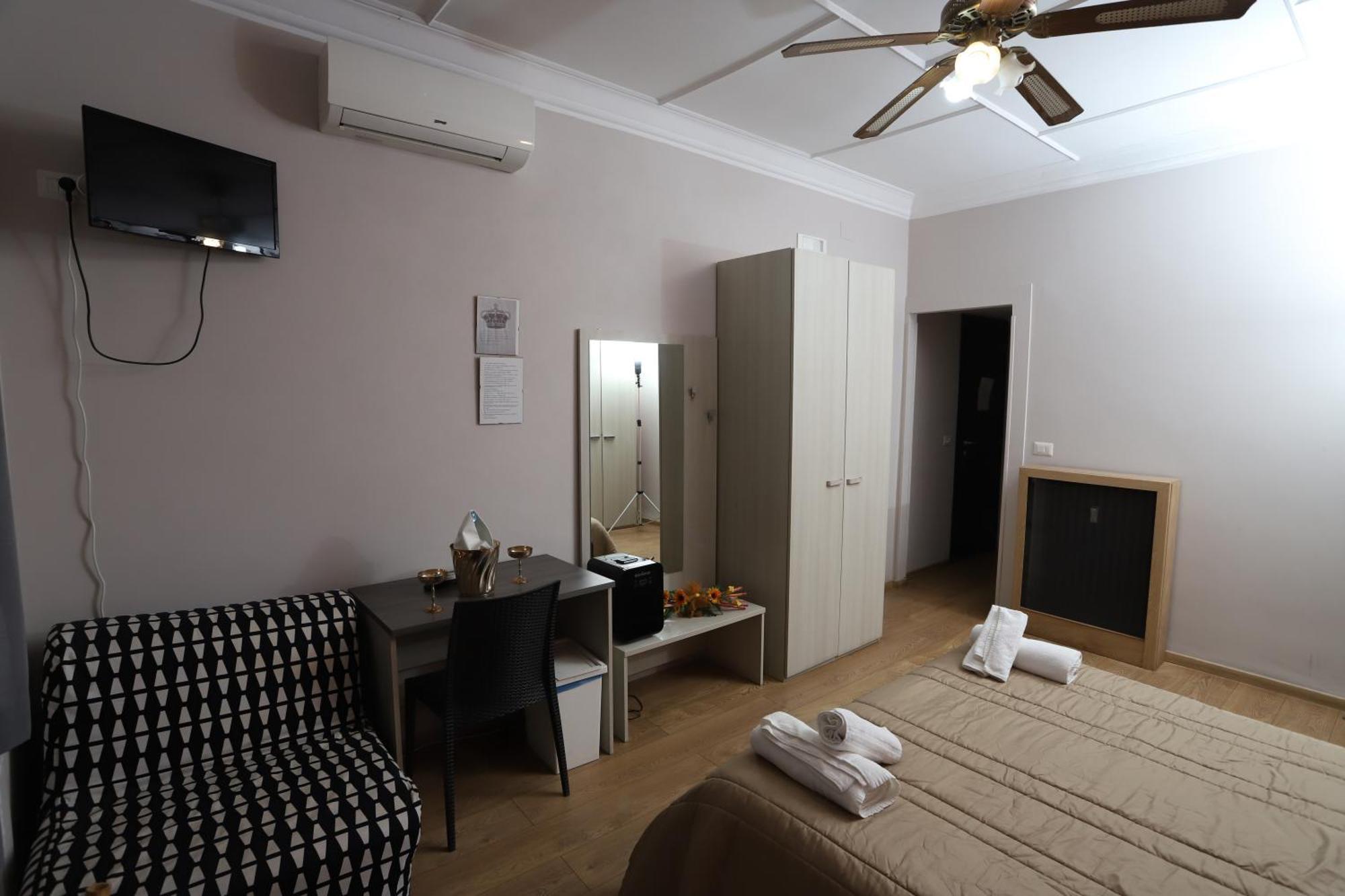 Palace King Of Bed & Breakfast Rom